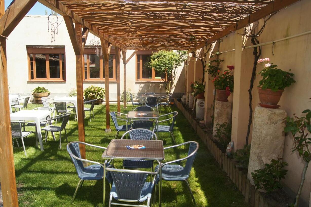 Albergue Estrella Del Camino Fromista Exterior photo